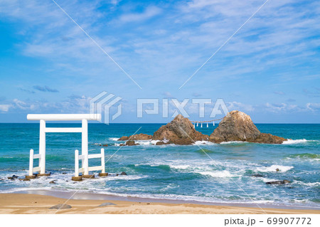 糸島の絶景二見ヶ浦の夫婦岩 糸島の絶景二見ヶ浦の夫婦岩 69907772