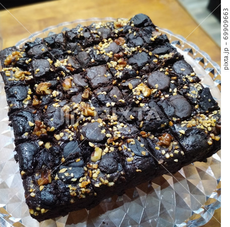 Selected focused on the chocolate & cheese cake. Rectangular in shape. Has been cut into small cubes to make it easier to eat. 69909663