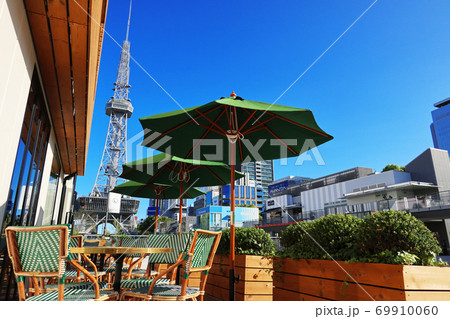 久屋大通パーク、カフェからテレビ塔を見る〈愛知県名古屋市〉 69910060