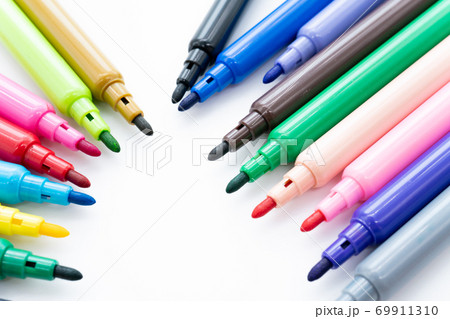カラーペン　白背景 69911310