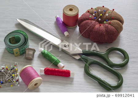 Sewing and accessories for needlework Sewing and accessories for needlework 69912041