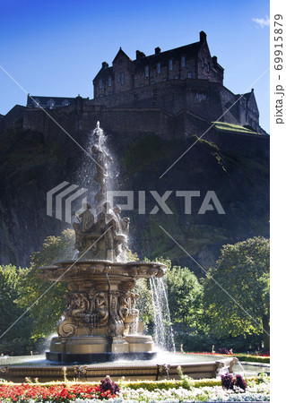 Edinburgh Castle and Ross Fountain Edinburgh Castle and Ross Fountain 69915879