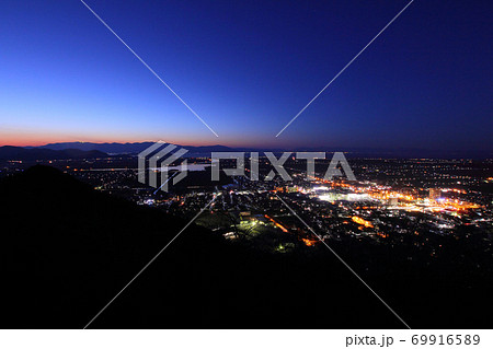 猪子山の北向岩屋十一面観音の展望ポイントからのトワイライト夜景 69916589