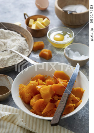 Cooking squash pie. Ingredients for cooking pumpkin tart. Autumn dessert. Cooking squash pie. Ingredients for cooking pumpkin tart. Autumn dessert. 69917588