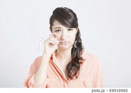 悲しい表情の女性の写真素材