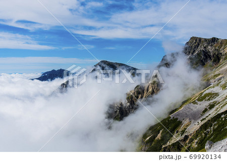 雲海と杓子岳と白馬岳山頂 雲海と杓子岳と白馬岳山頂 69920134