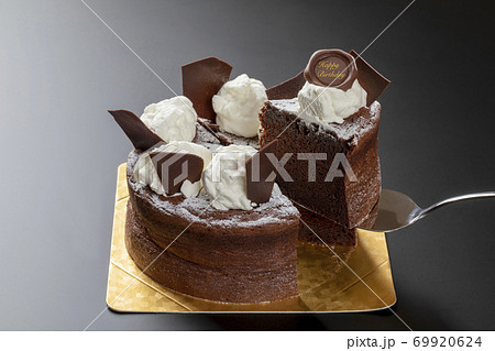 ガトーショコラのバースデーケーキの写真素材