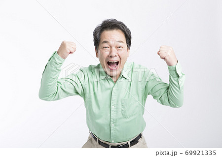 ガッツポーズをする男性の写真素材