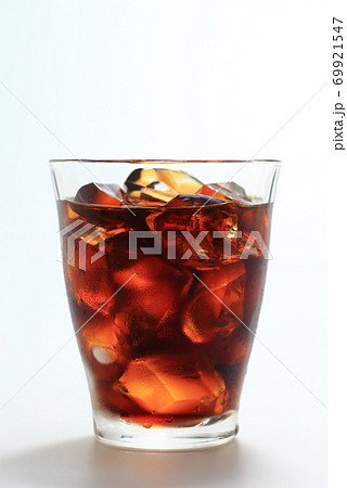 アイスコーヒー　白背景 69921547