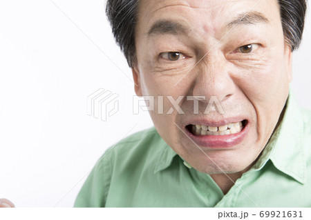 怒る男性 怒る男性 69921631