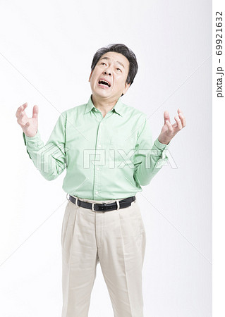 怒る男性 69921632