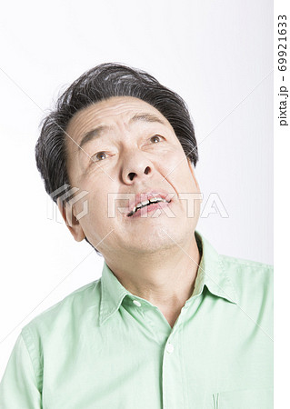 怒る男性 69921633