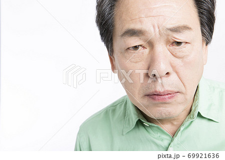 怒る男性 69921636