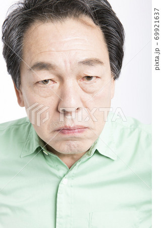 怒る男性 69921637