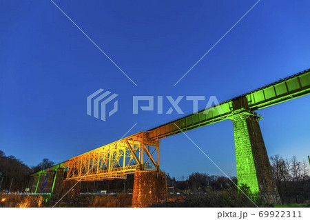ライトアップされた一の戸川橋梁　福島県喜多方市 69922311