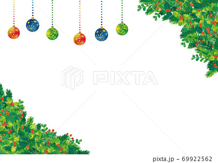 水彩風 クリスマスシンプルコーナーフレームとクリスマスオーナメント もみの葉と柊と のイラスト素材