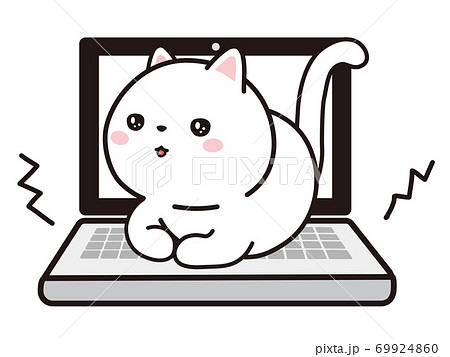 ノートパソコンの上で寛いでいる白猫のイラスト素材