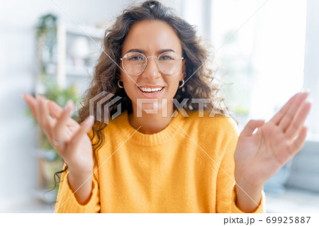 oung woman is talking with somebody 69925887