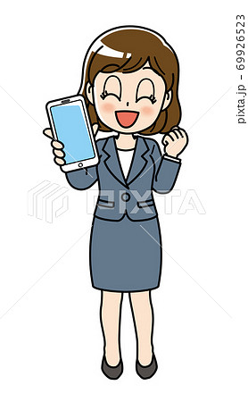 スマホをかざすスーツの女性 スマホをかざすスーツの女性 69926523