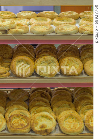 Tandyr nan or lepeshka, tarditional asian bread 69927760