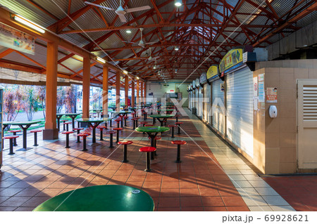 【シンガポール】閉店しているホーカーセンターのレストラン 69928621