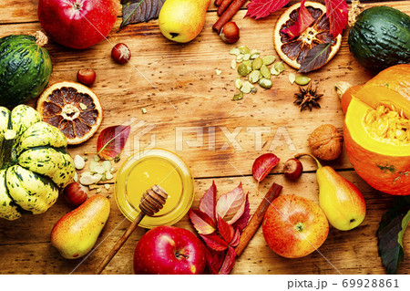 Autumn harvest background 69928861