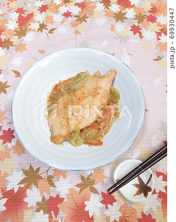 家庭の鮭のちゃんちゃん焼き 家庭の鮭のちゃんちゃん焼き 69930447