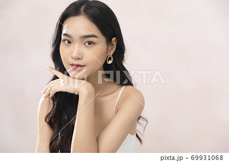 女性　ポートレート　ビューティー 69931068