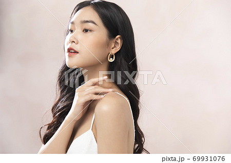 女性　ポートレート　ビューティー 69931076