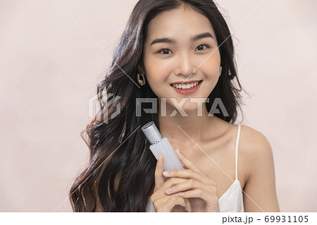女性　ポートレート　ビューティー 69931105