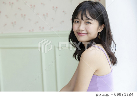 女性　ポートレート　ビューティー 69931234