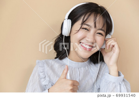 女性　ポートレート 69931540