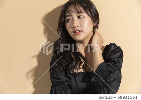 女性 ポートレート 女性 ポートレート 69931561