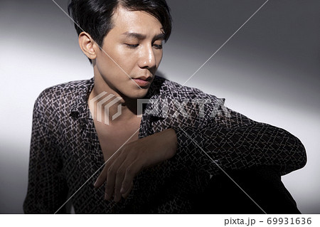 男性　ポートレート　メンズビューティー 69931636