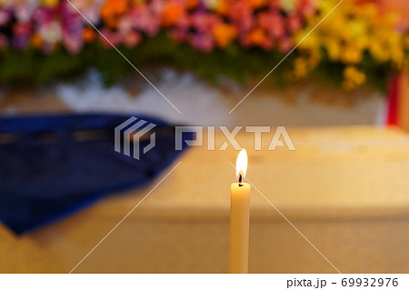 蝋燭の炎 69932976