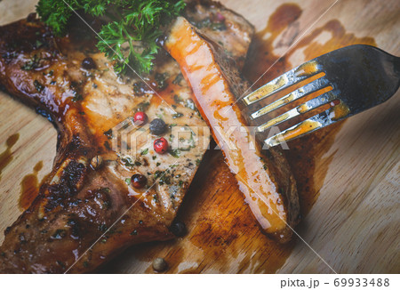 Grilled pepper pork steak with seasoning. Grilled pepper pork steak with seasoning. 69933488