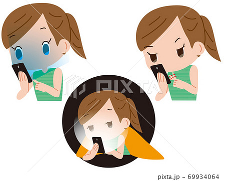 スマートフォンを使いすぎる女性 スマートフォンを使いすぎる女性 69934064