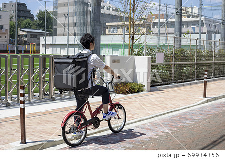 Uber Eats / ウーバーイーツ / 男性モデル 69934356