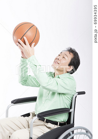 車椅子バスケ 69934395