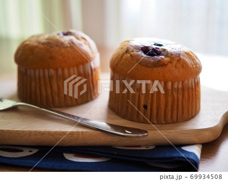マフィン ケーキ 食べ物 69934508
