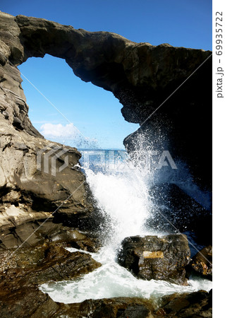 馬の背洞門（三浦半島 城ヶ島） 69935722