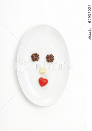 チョコで作った顔 チョコで作った顔 69937026