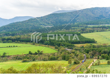 増田山から見た特急おおぞら(283系) 北海道新得町 増田山から見た特急おおぞら(283系) 北海道新得町 69937270