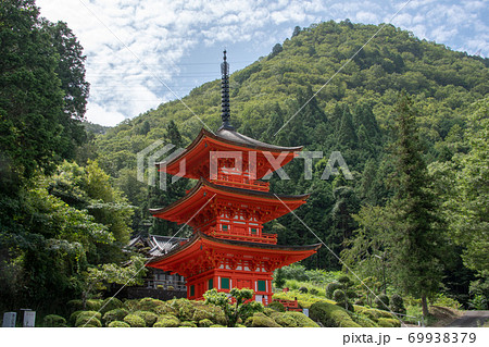 岡山県下で最古の木造塔建築を持つ長福寺の三重塔 69938379