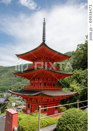 岡山県下で最古の木造塔建築を持つ長福寺の三重塔 岡山県下で最古の木造塔建築を持つ長福寺の三重塔 69938473