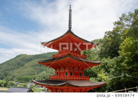 岡山県下で最古の木造塔建築を持つ長福寺の三重塔 岡山県下で最古の木造塔建築を持つ長福寺の三重塔 69938474