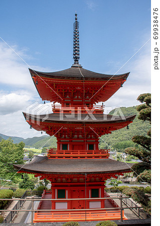岡山県下で最古の木造塔建築を持つ長福寺の三重塔 岡山県下で最古の木造塔建築を持つ長福寺の三重塔 69938476