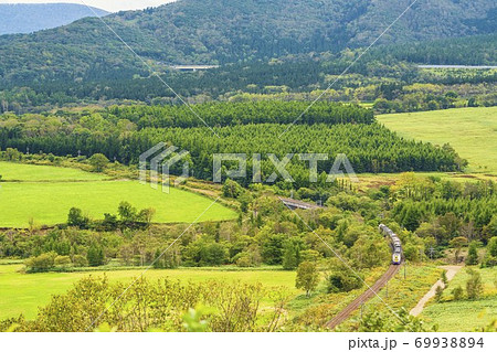 増田山から見た特急おおぞら(261系) 北海道新得町 増田山から見た特急おおぞら(261系) 北海道新得町 69938894