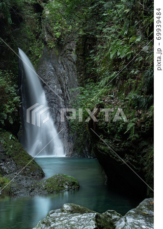 釜ヶ滝　岐阜県郡上市 69939484