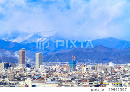 岐阜市、岐阜駅前高層ビル群とその周辺の風景 岐阜市、岐阜駅前高層ビル群とその周辺の風景 69942597
